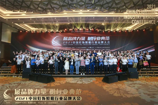 展品牌力量•树行业典范，悟空体育一举夺得亮点奖“十大智慧路灯品牌”！