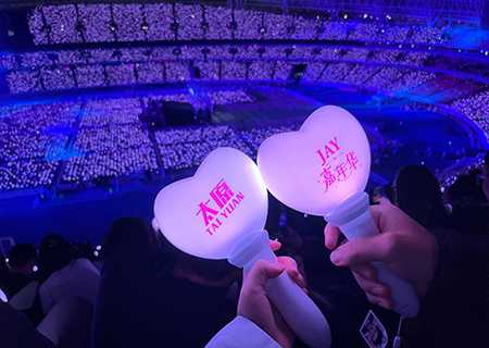 悟空体育透明屏和荧光棒引爆周杰伦太原演唱会（第三场）